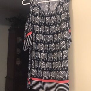 Crown and Ivy cold shoulder top